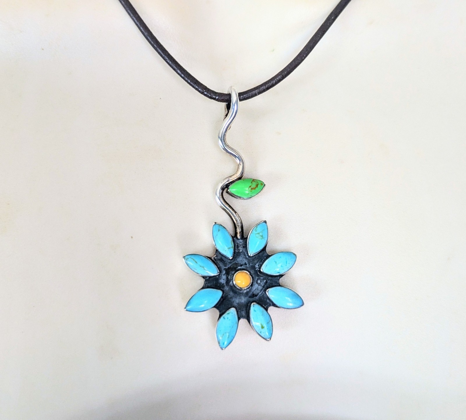 N.A. Southwest Turquoise & Sterling Silver Floral Flower Vine Pendant Necklace