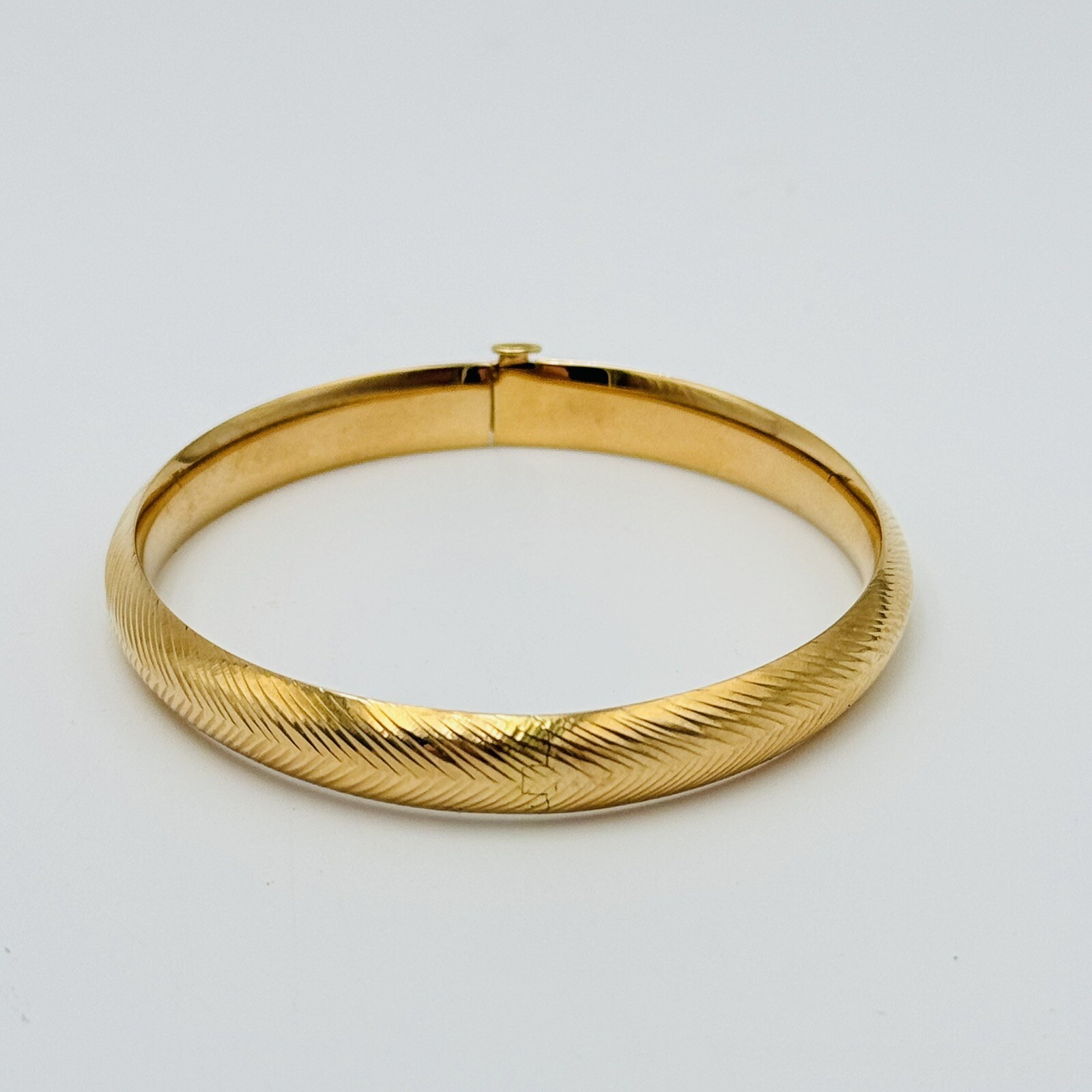 EternaGold 14k Yellow Gold Etched Bangle Bracelet Dominican Republic 7.6g 7.4”