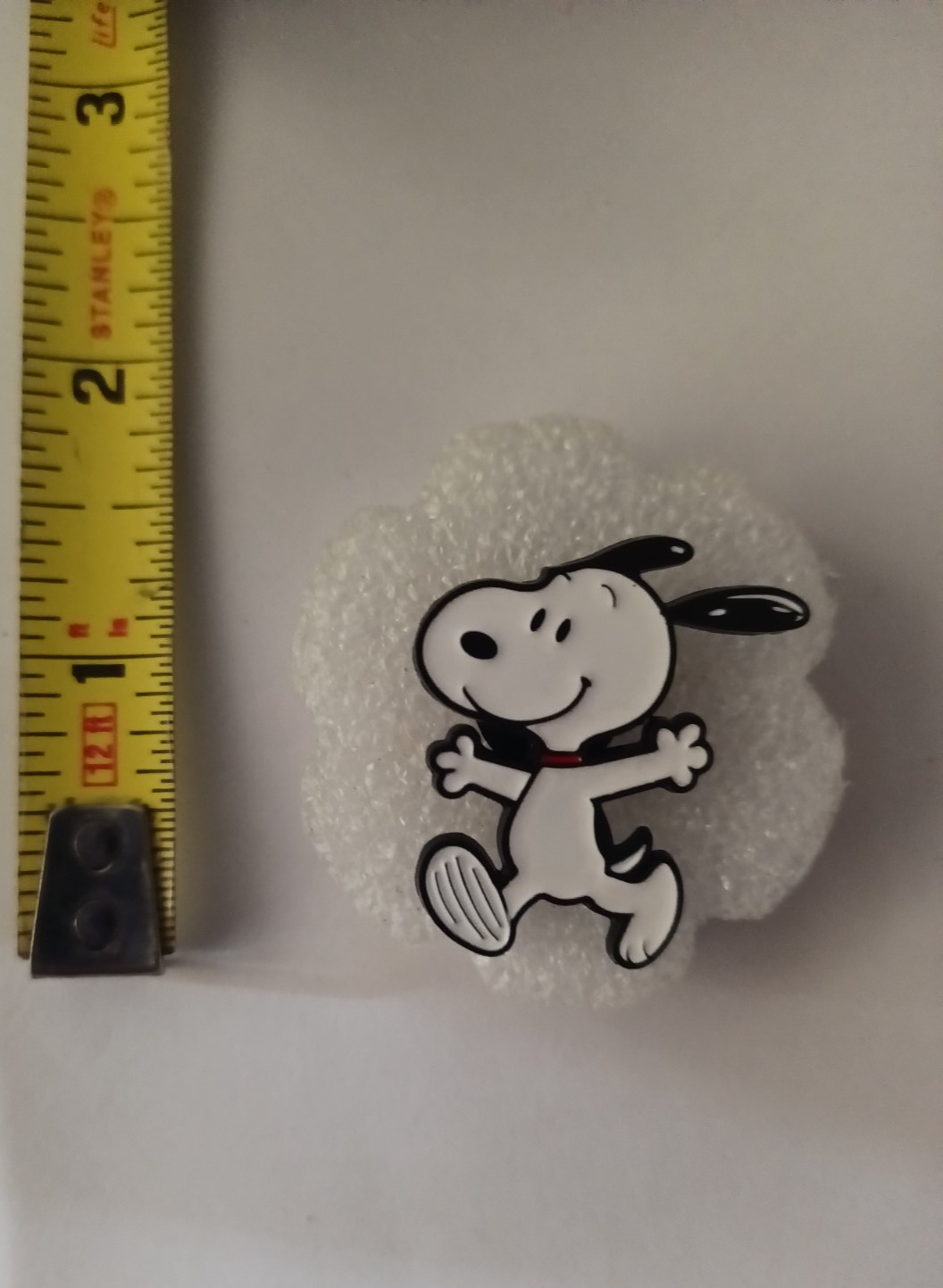 SNOOPY-PIN-2 OR MORE PINS SHIPPING $5.49-SPEND $20 SHIPPING IS FREE