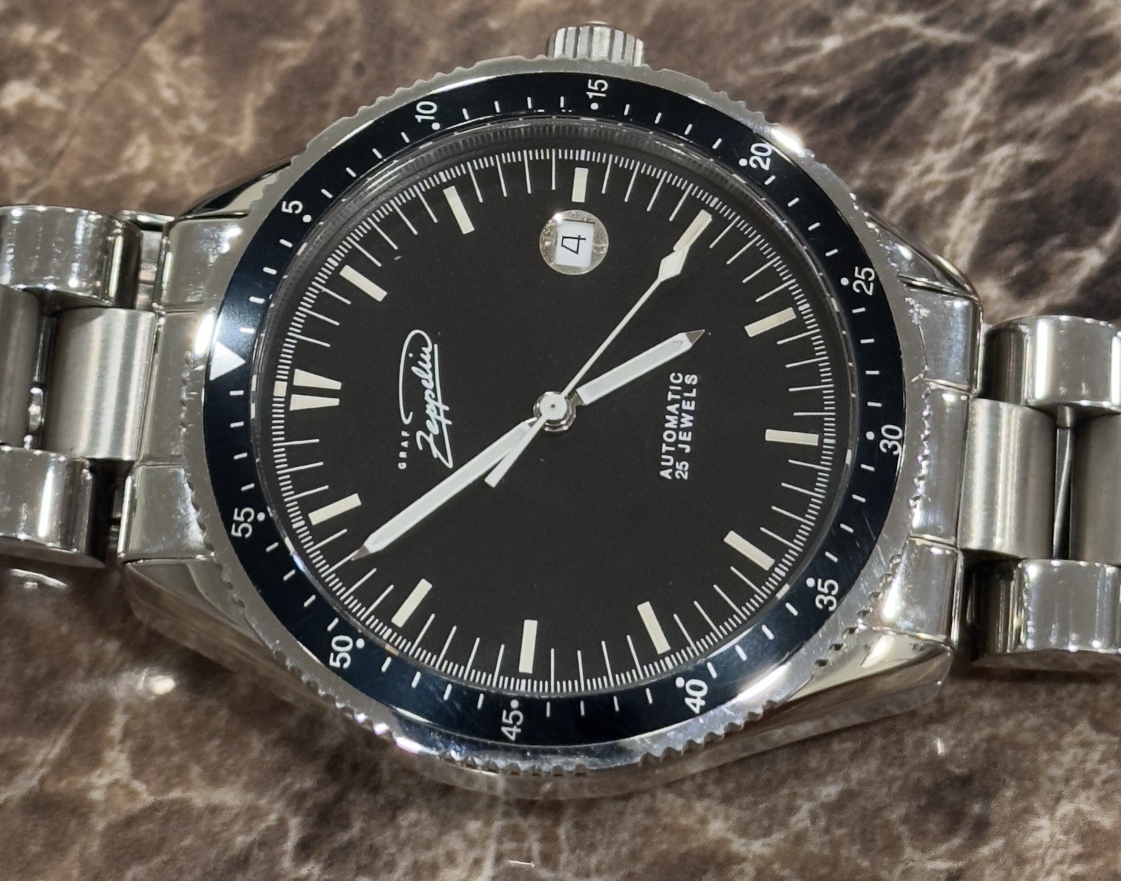 Graf Zeppelin Black Line Diver 41mm
