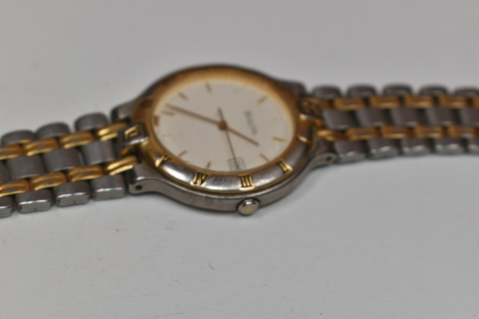 Vintage Bulova Two Tone Womens Ladies Date Quartz T8 Japan Movement Wrist Watch