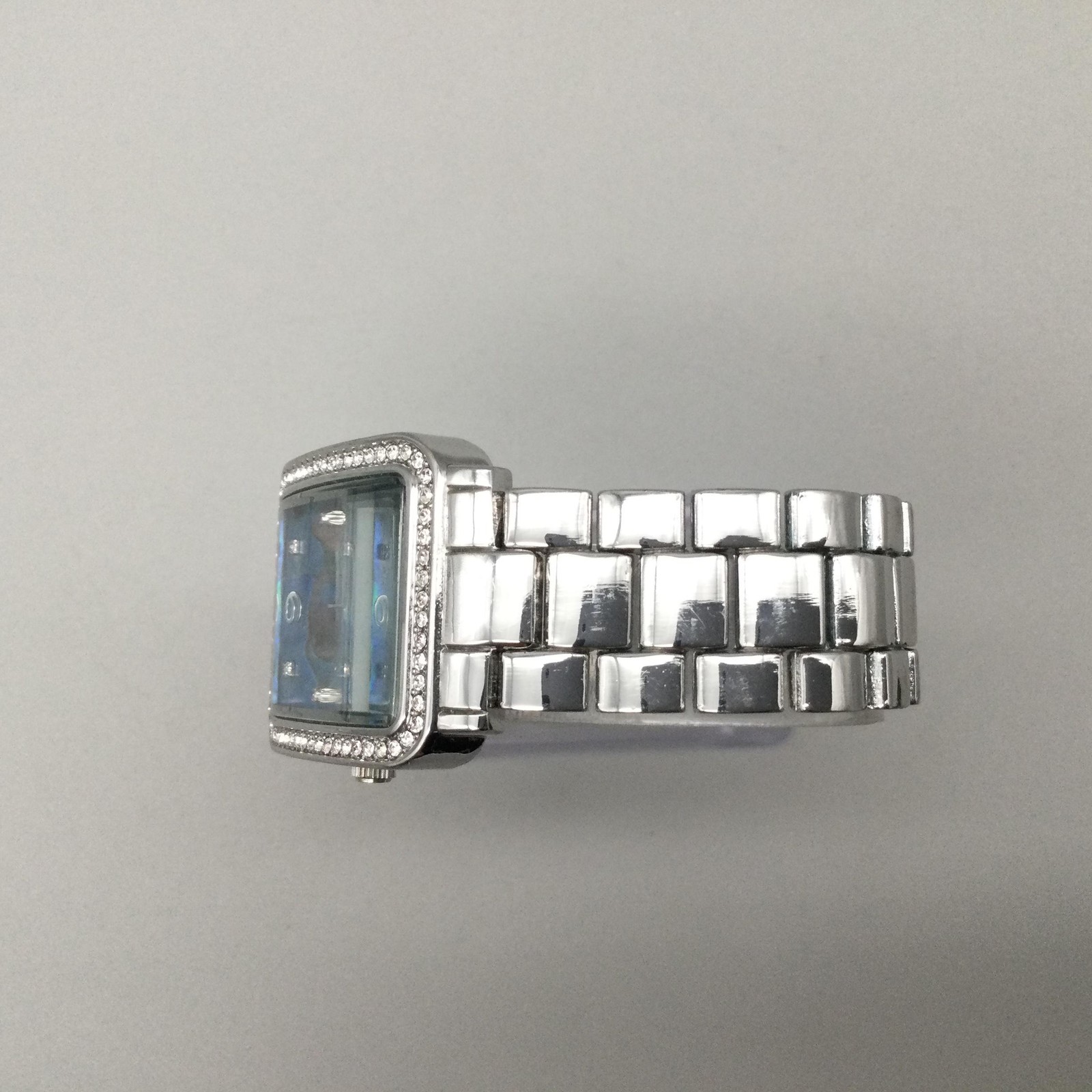 Chico’s Womens Watch 28mm Abalone Dial Silver Tone Bracelet New Battery 7″