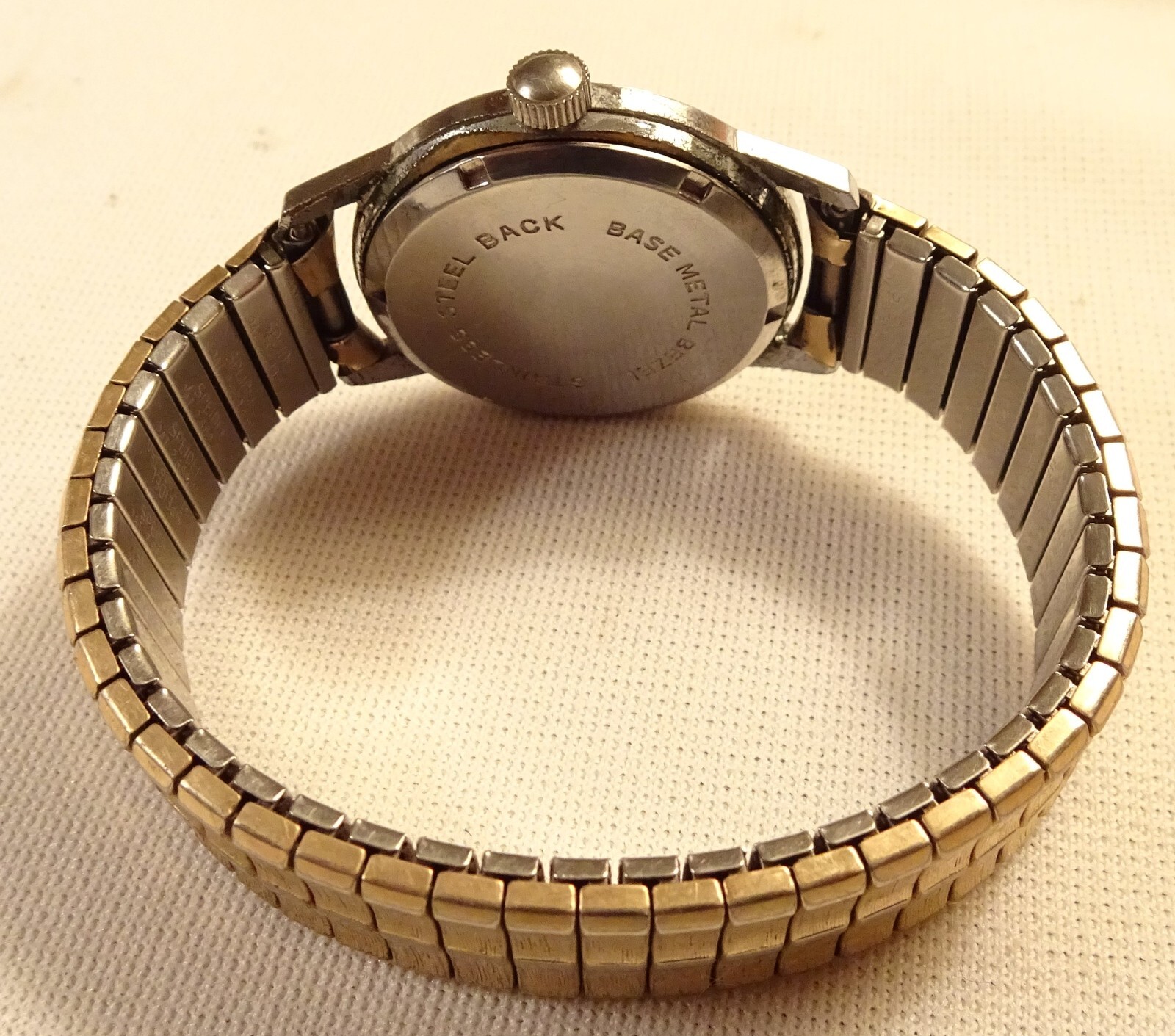Helbros Wristwatch 17J Date Runs