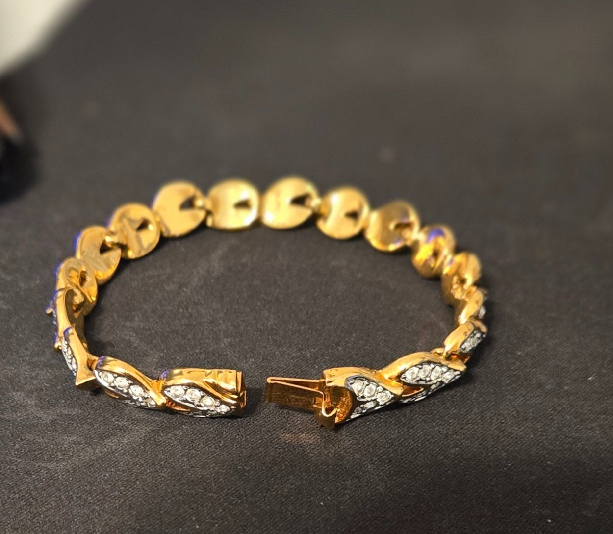 Vintage signed Swarovski Gold-Tone Clear Crystal Leaf Link Bracelet 7 inch