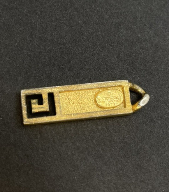 Vintage GIVENCHY G Logo Rectangle Plate Gold Tone Pendant w Pink elegant beauty