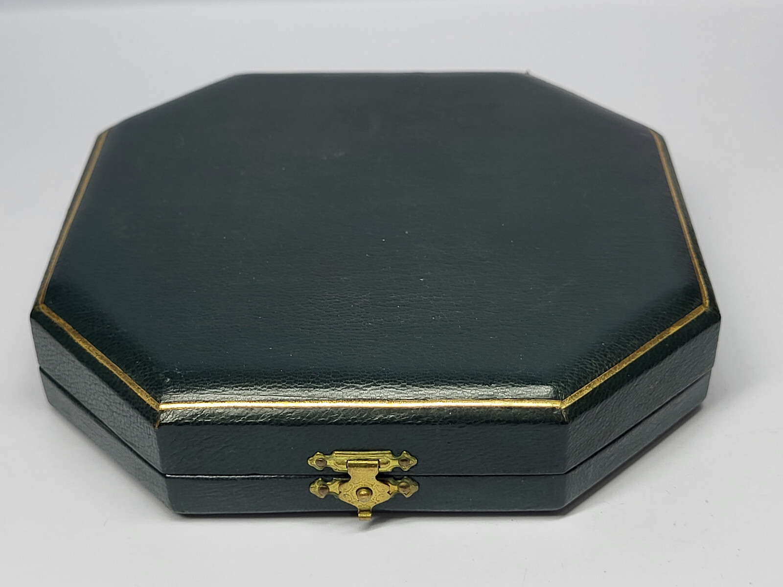 Antique Vintage Empty JEWELRY BOX for a Medal with 3 1/2 Inches in Diameter #2