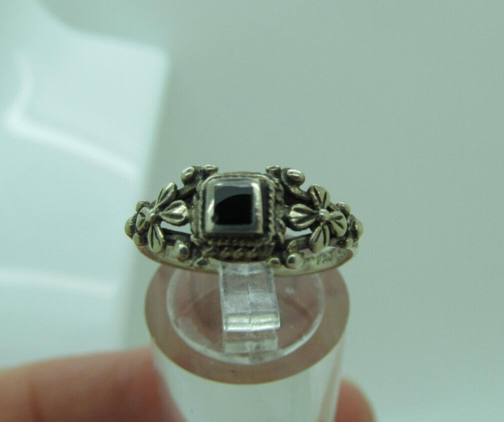 Vintage Signed PAJ .925 Sterling Silver Small ONYX FLORAL DESIGN ring size 6.25