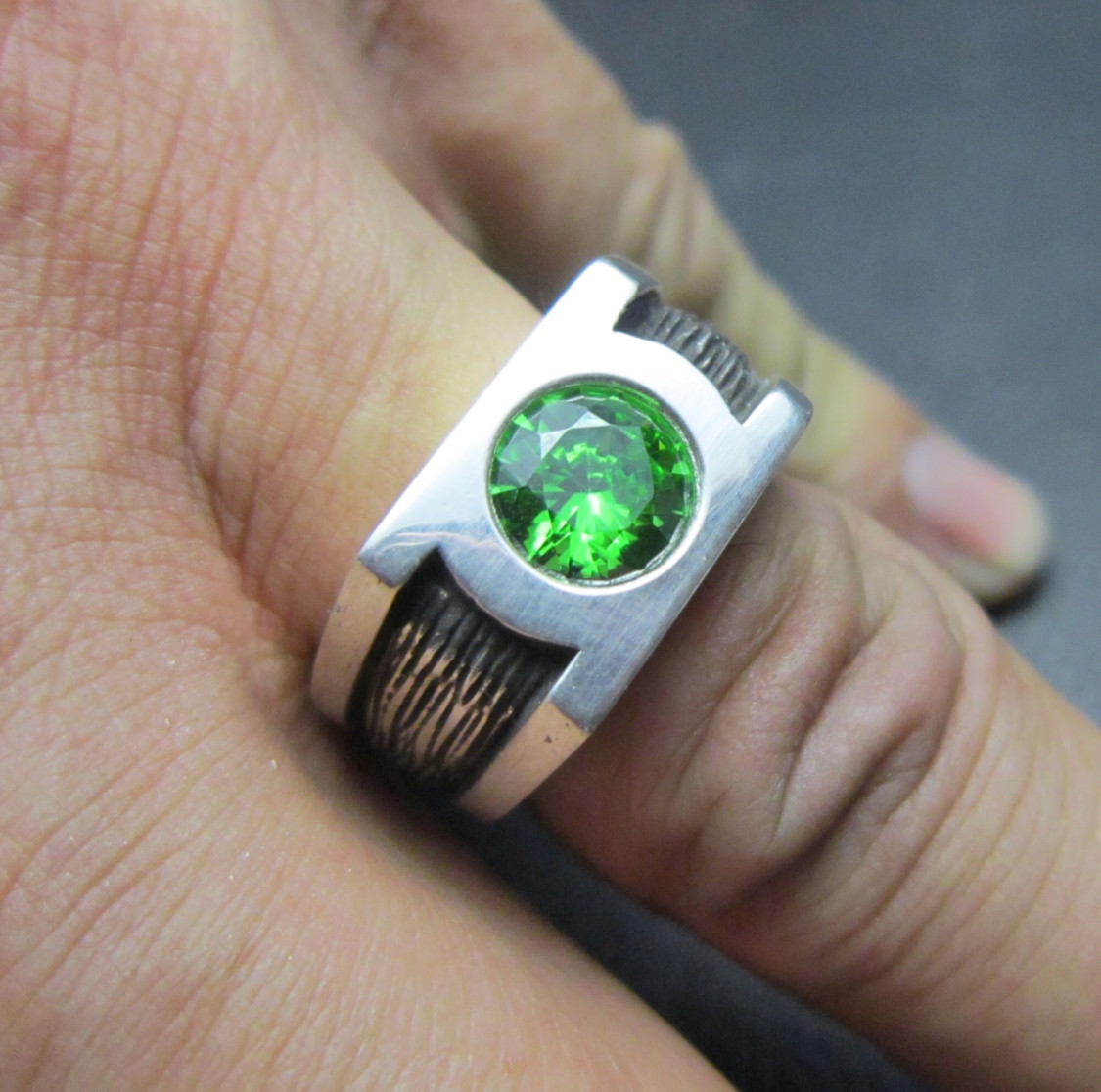 MJG STERLING SILVER GREEN LANTERN BAND. 8mm CZ. JUSTICE LEAGUE. COMIC CON. SZ 10