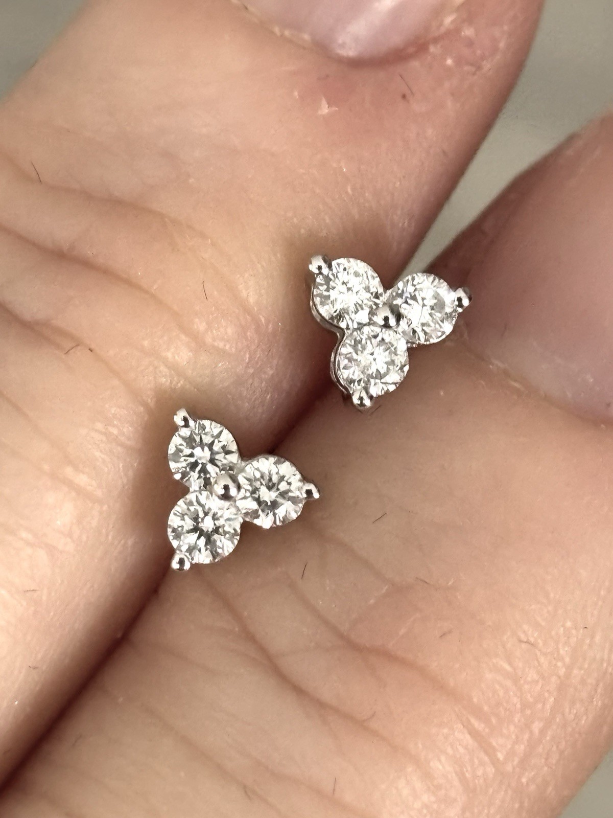 $450 IGI Certified NWT 14K White Gold .30Ct Round 3 Stone Clover Diamond Earring