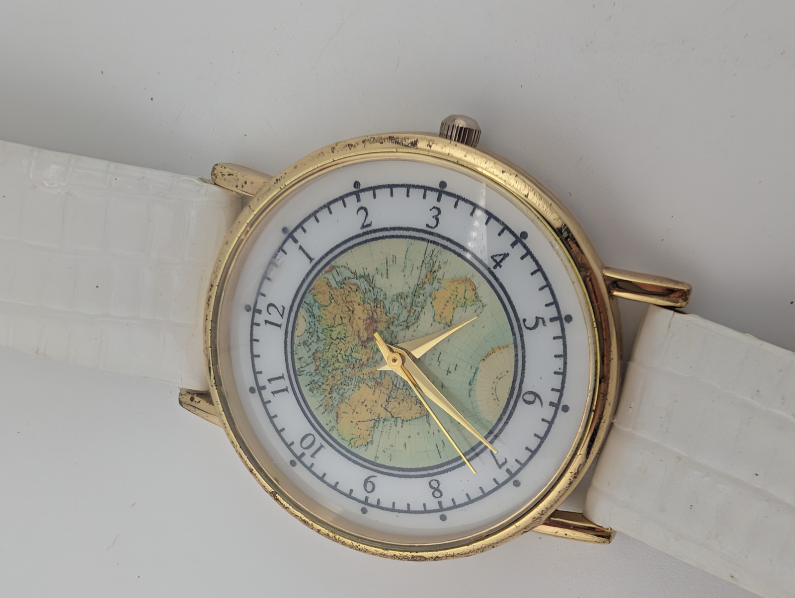 World Map Women’s Quartz Watch 38mm Gold Case White Band- New Battery