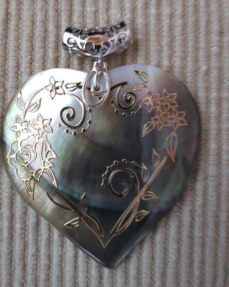 2 Shell Heart Pendants – NEW