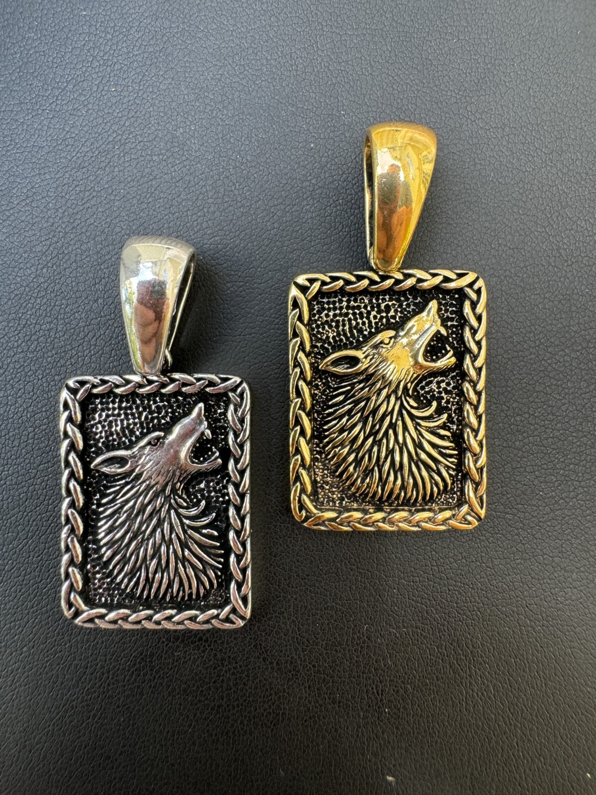 Solid 925 Silver / Gold Plated Oxidized Howling Lone Wolf Pendant Necklace