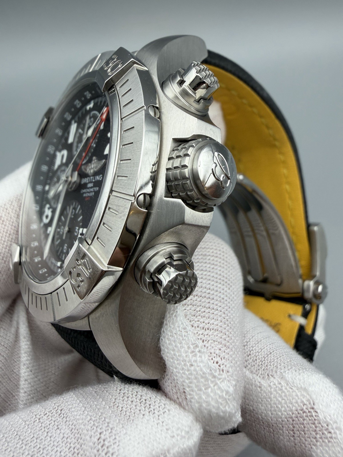 Breitling Avenger A24315101B1X2