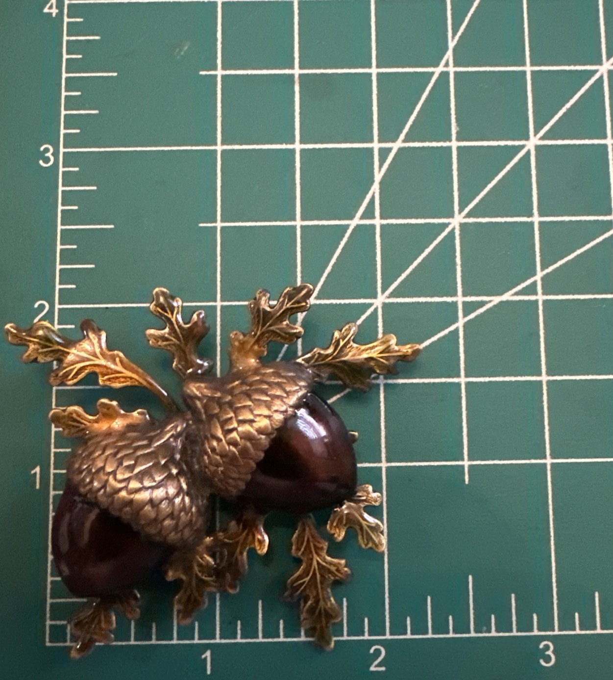 VINTAGE JEWELRY BROOCH PIN OAK LEAVES AND ACORNS ENAMEL