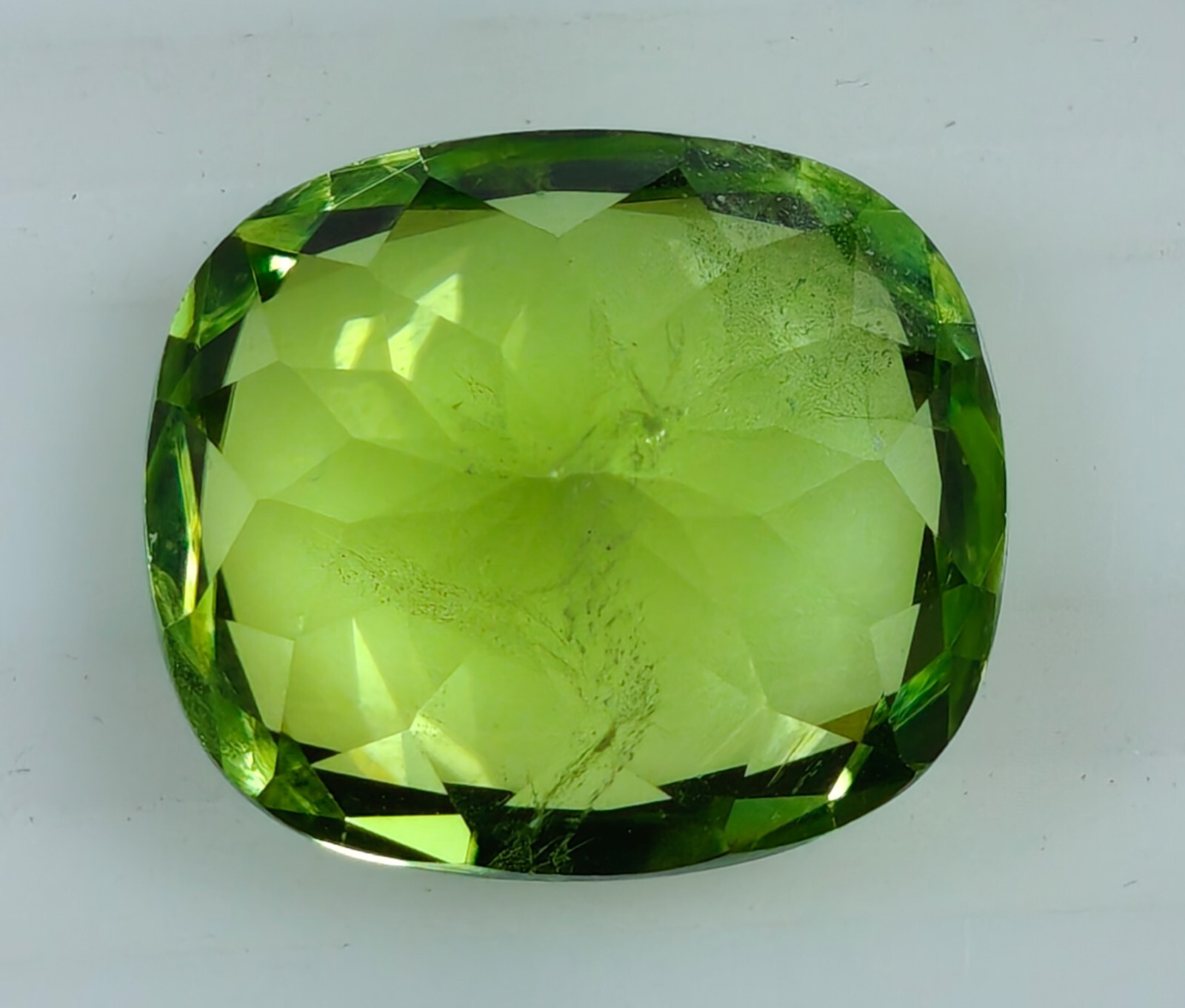NATURAL PAKISTAN PERIDOT 10.16Cts BEAUTIFUL LUSTER GOOD COLOR CUSHION LOOSESTONE