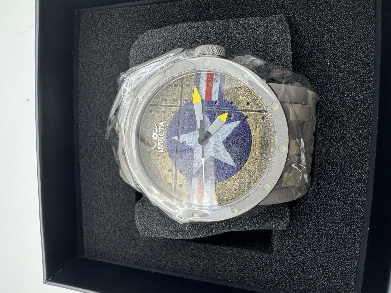 Invicta DNA Bomber Quartz (11648) Green Silicone Strap – Air Force inspired