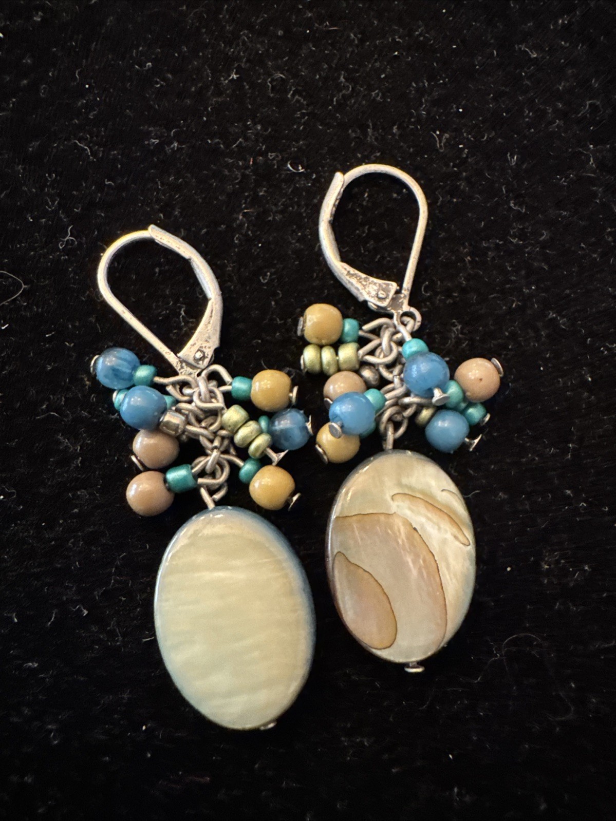Vtg Dangle/Drop Earrings Gray Oval Shell With Bead Accents Hook Closure 2”. 997