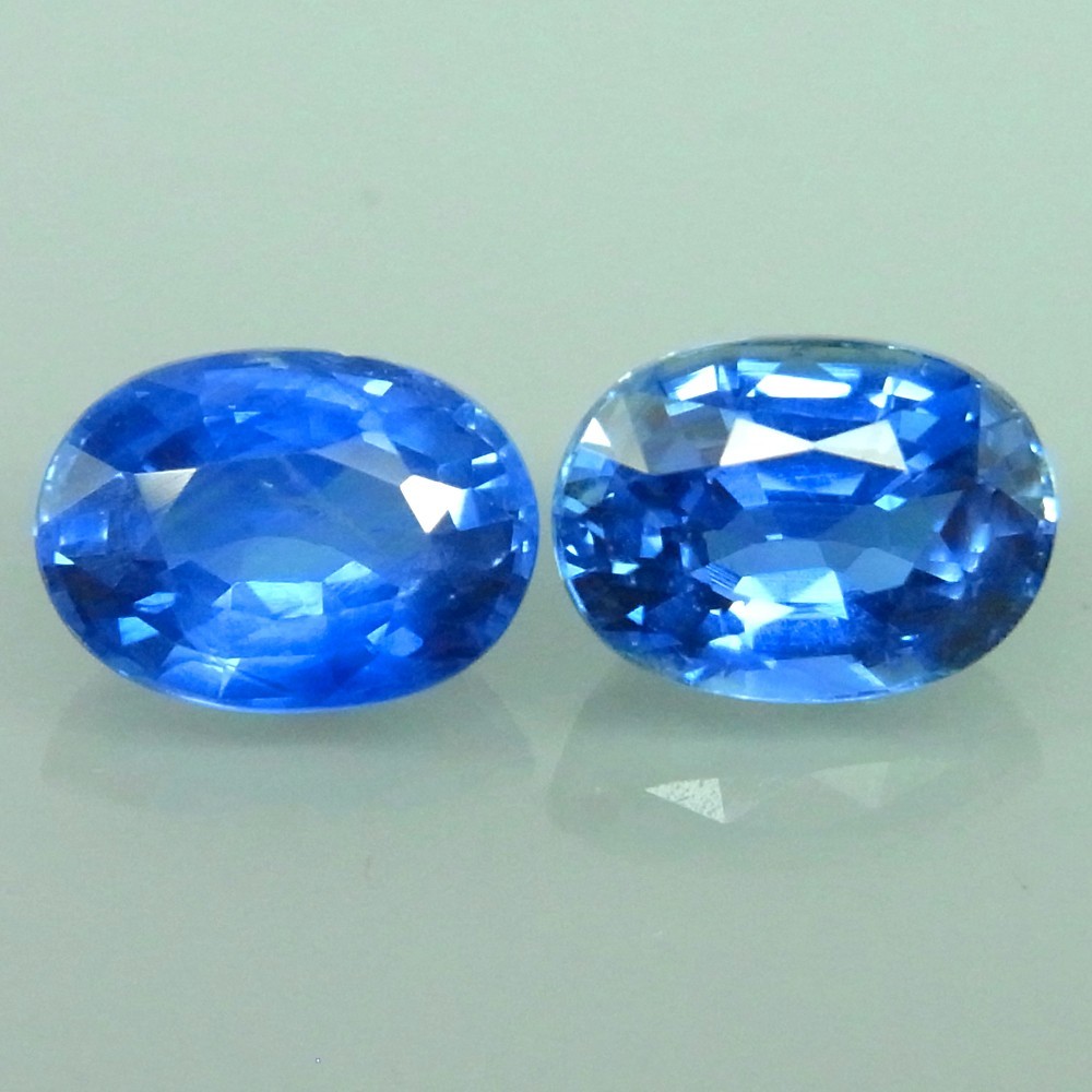 MAJESTIC PAIR! 2.60ct.TOP ELECTRIC CORNFLOWER BLUE SAPPHIRE CEYLON OVAL 7X5MM.