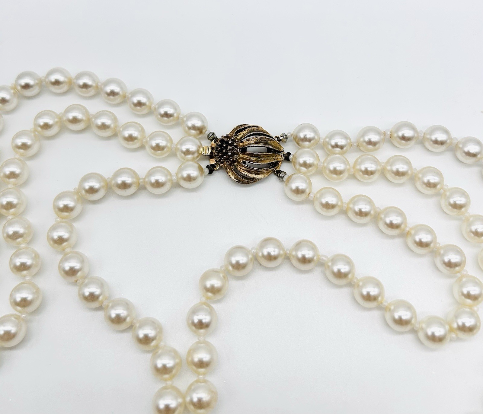 Vtg-TRIPLE STRAND-Multi-Length-FAUX PEARL NECKLACE-Gold Tone-Large Box Clasp