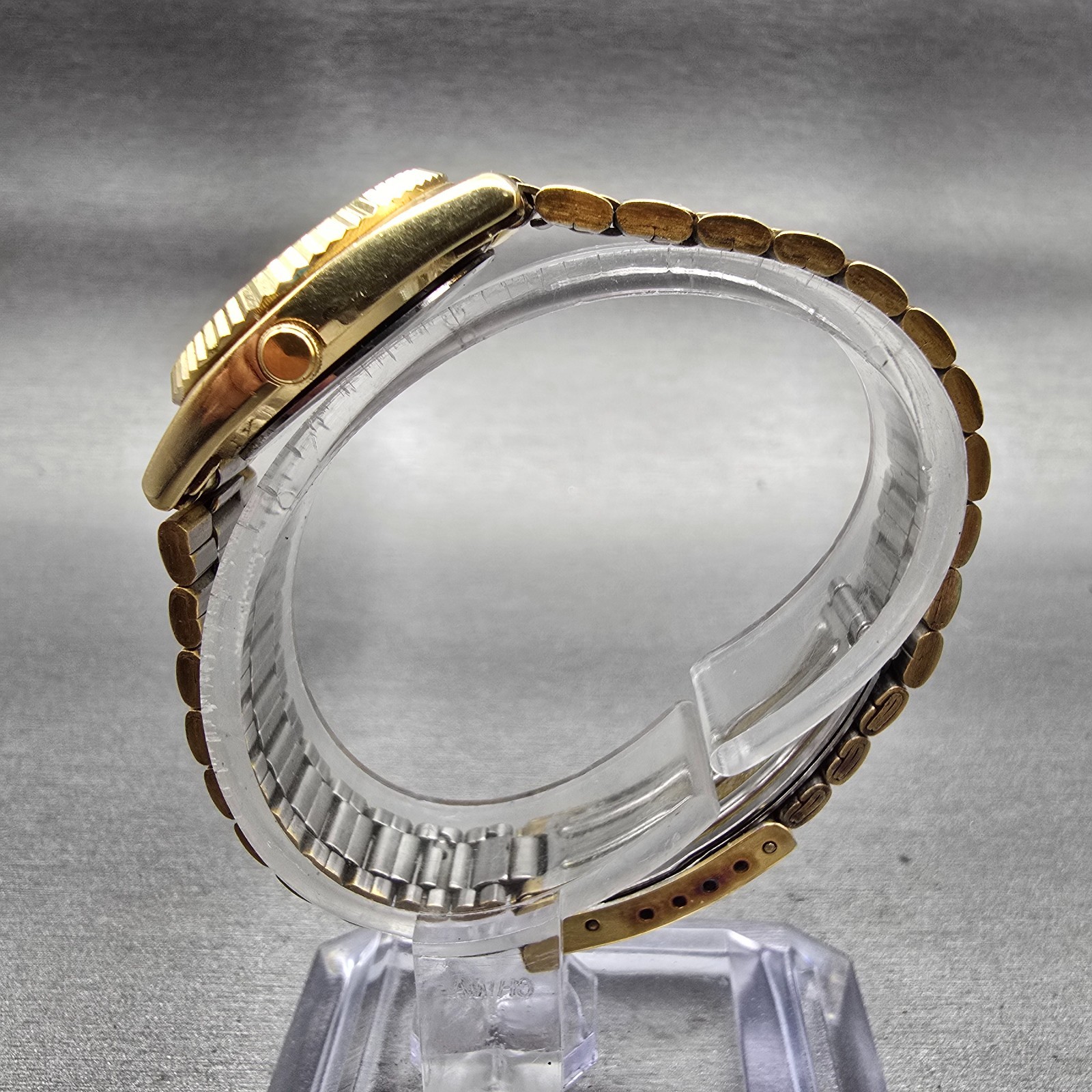 Seiko SQ Watch Women 24mm Gold Dial Gold Tone Daydate Round 2A23-0039 New Batt