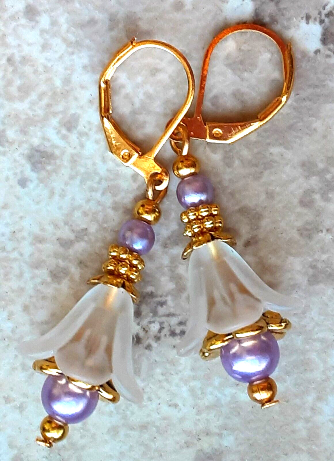 WHITE FLOWER Acrylic LAVENDER Glass Pearl earring GP LEVER BACK XX