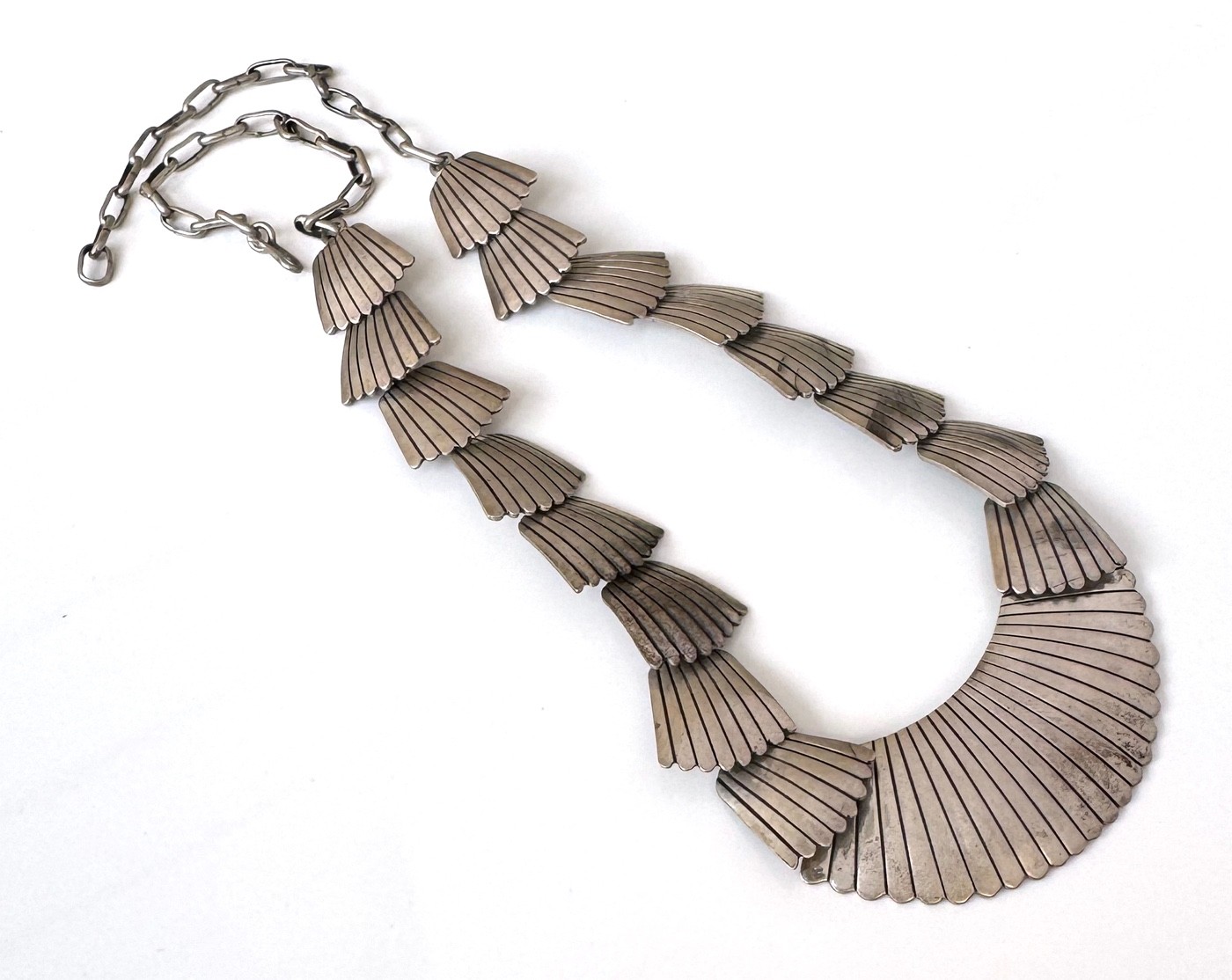 Modern Sterling Silver Overlapping Shell Type Sections Necklace Signed JP;Y890