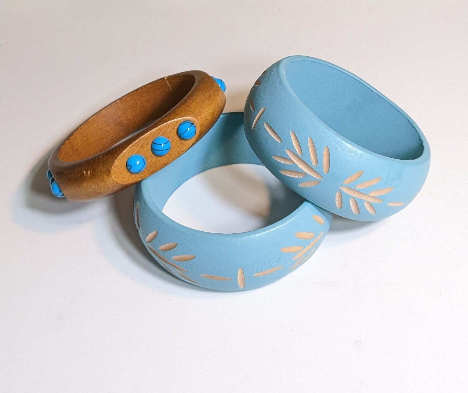 Bulk Lot Treasure Lot Blue Wood bangles Jewelry Small Bag 30 pcs Goodie Bag