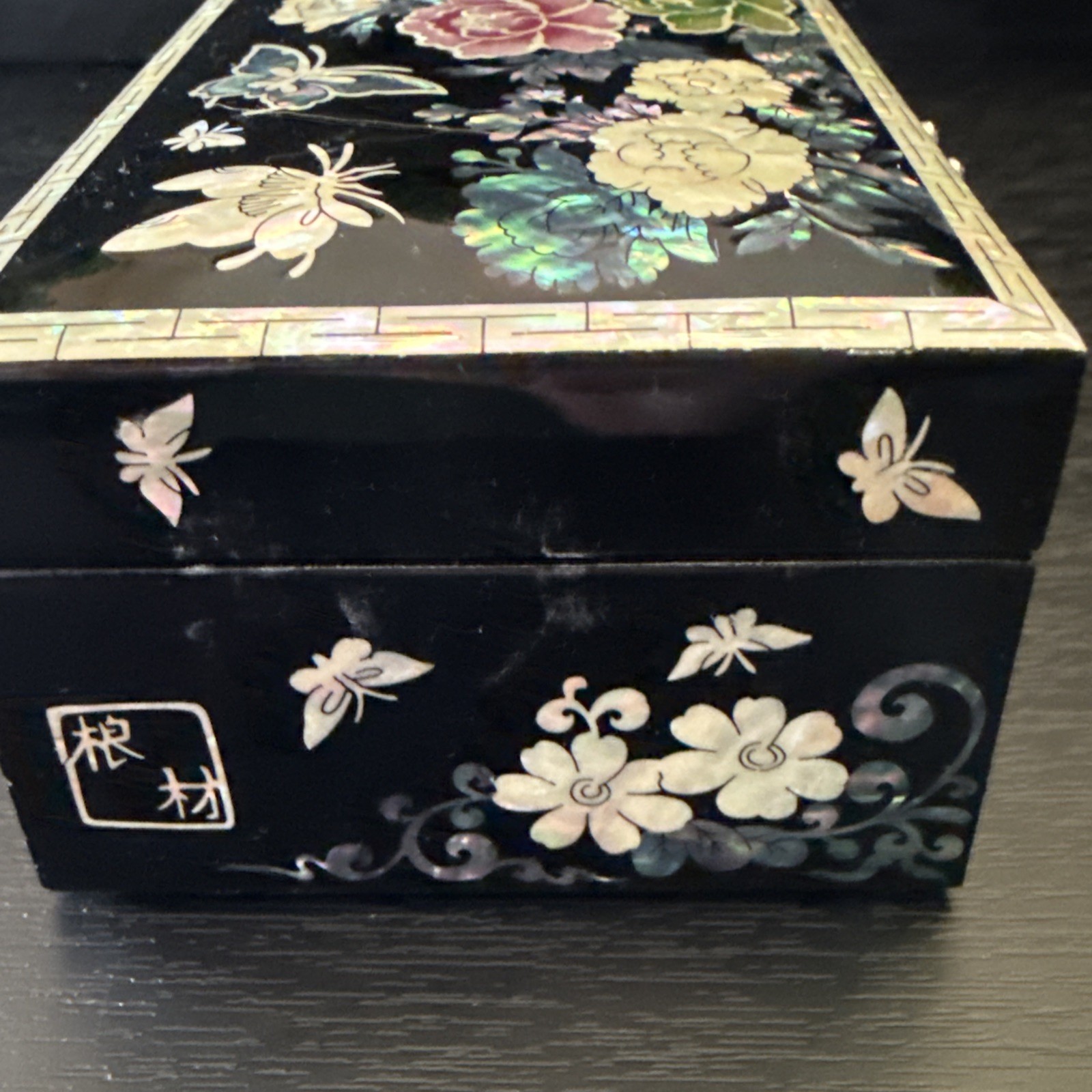 February Mountain Mother Of Pearl Inlay Laquer Jewelry Box Made in Korea 5.5×3.5