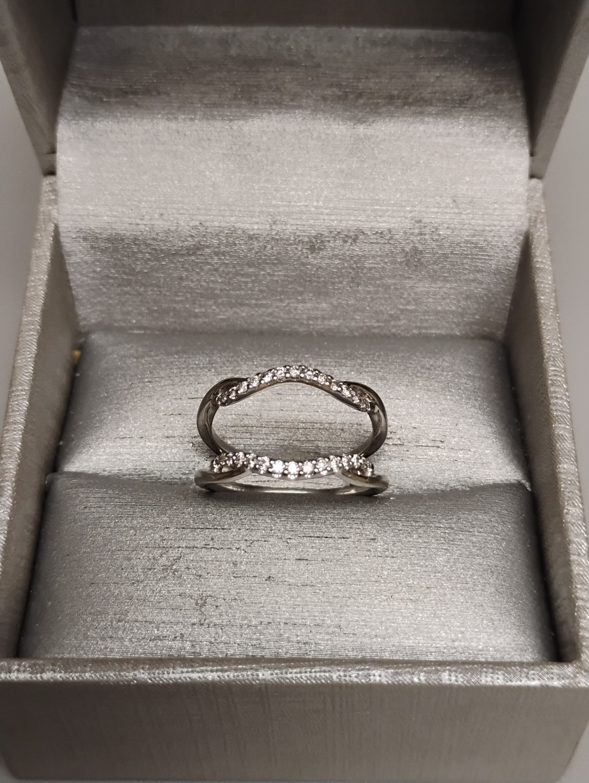 14K White Gold Diamond Enhancer Ring Guard Band… Size 7… 3.85 Grams