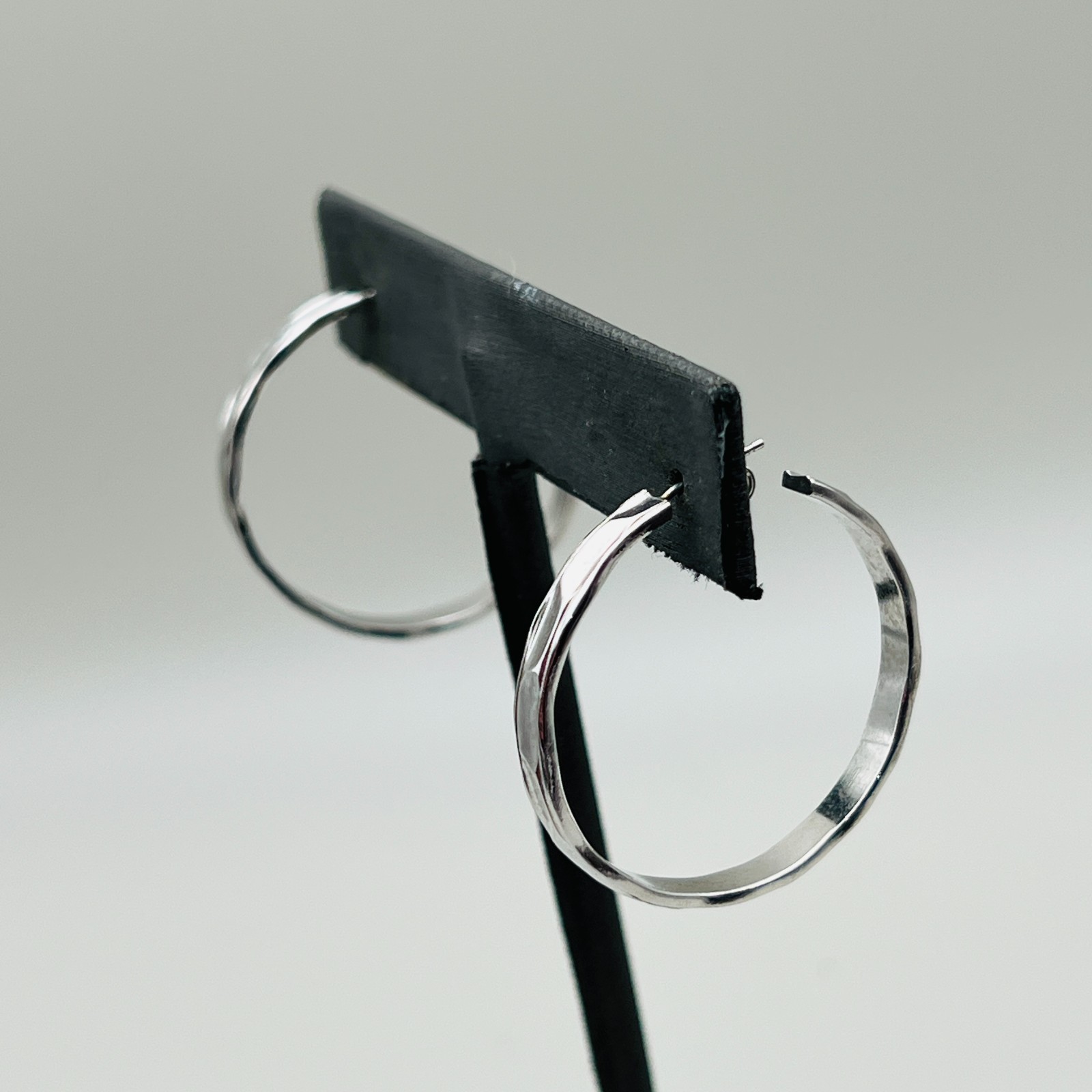 Silver Tone Hoop Pierced Earrings Classic Minimalist Round Dangle Chic