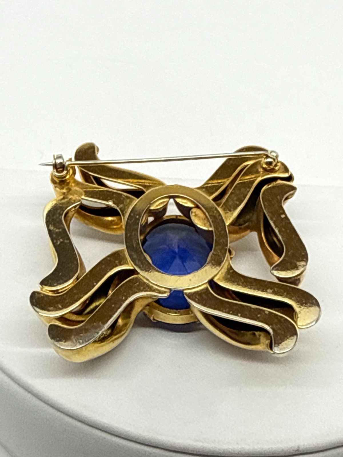 Vtg Designer style oval royal Blue faux Gem Brooch Gold Tone prong set unsigned