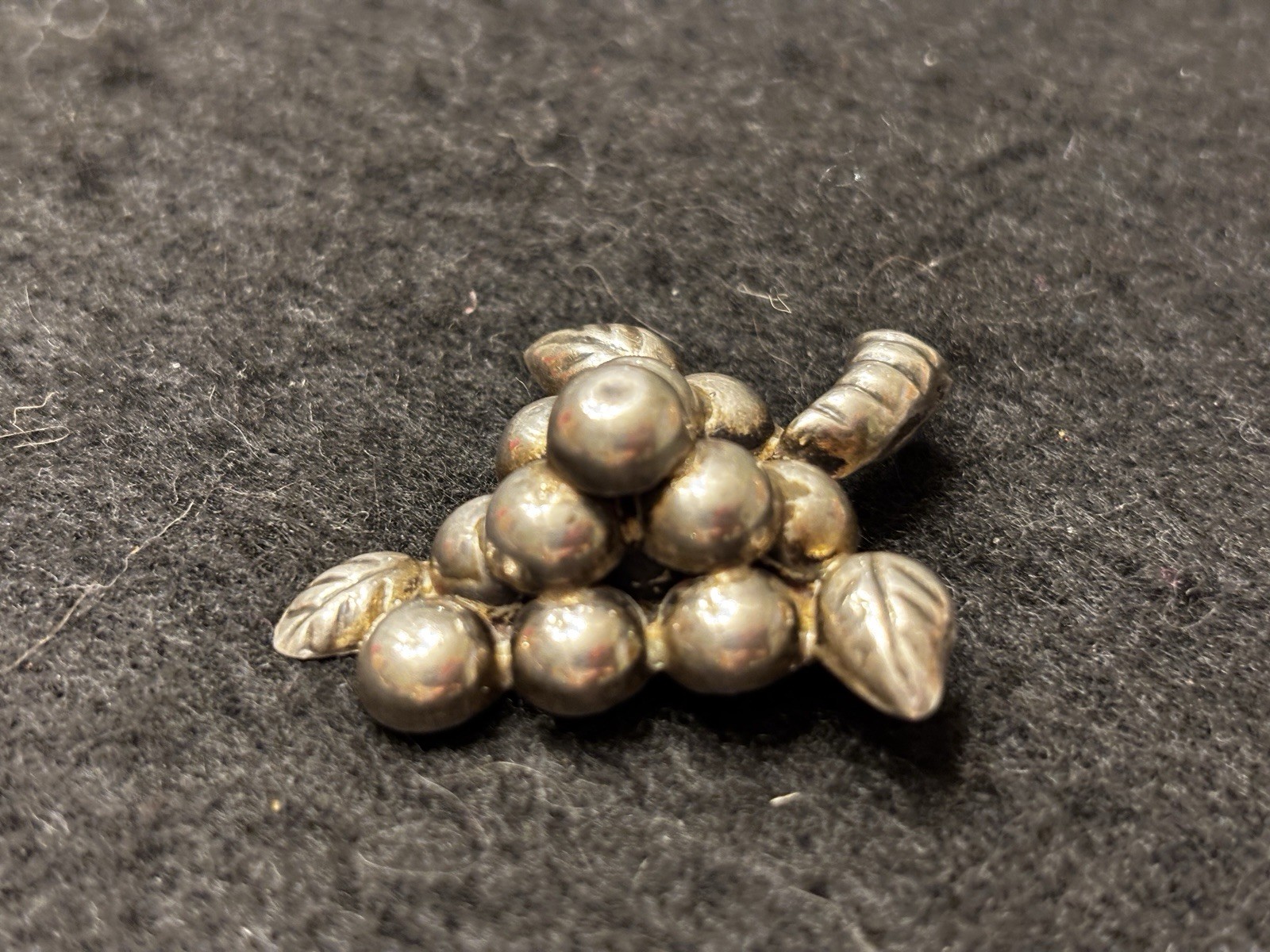 ICONIC VINTAGE MEXICO STERLING 925 GRAPE PIN & EARRINGS SET *10.7 gm*