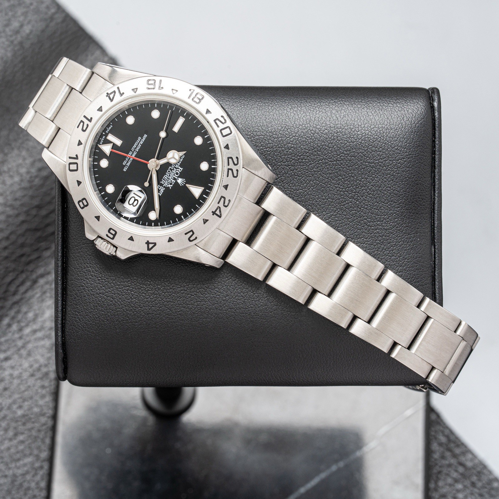2001 MINT Rolex Explorer II Black 16570 40mm Swiss Made