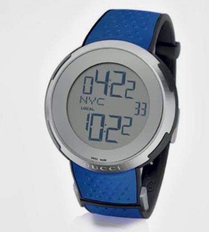 I-Gucci Sport digital watch with a blue accent features a bold 49mm PVD-coated c