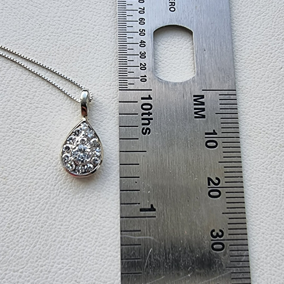 14K WHITE GOLD NATURAL DIAMOND TEARDROP SHAPE PENDANT NECKLACE 2,5 g 19.5 INCH