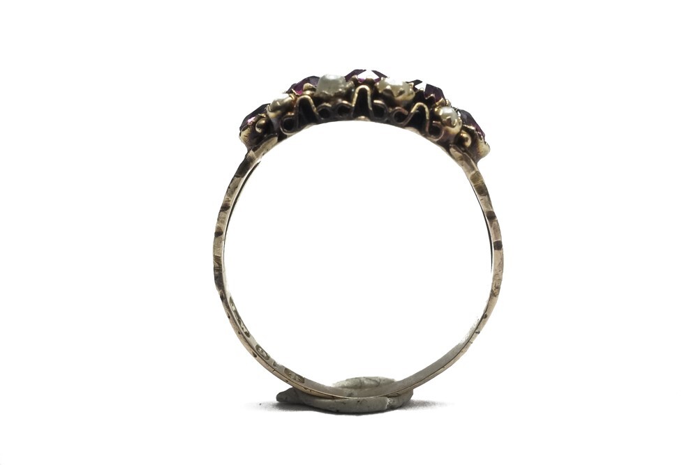 ANTIQUE VICTORIAN ENGLISH 9K GOLD ALMANDINE GARNET & SEED PEARL RING