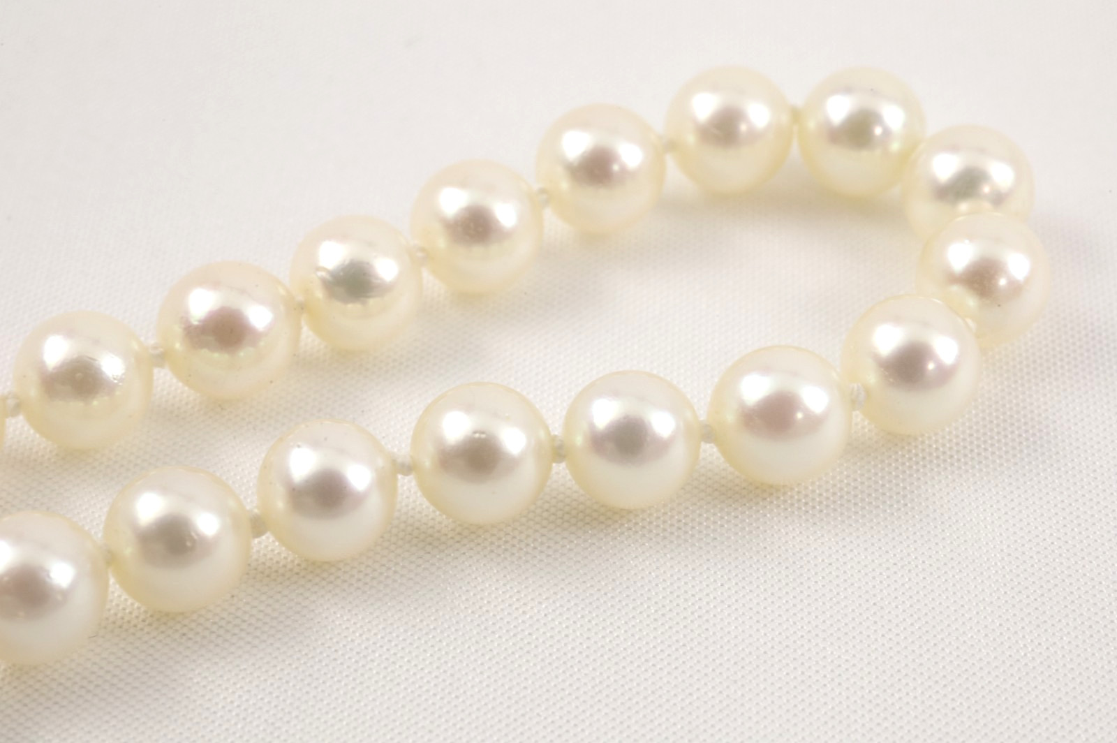 TASAKI Akoya Pearl Necklace 6.5-7.0mm 18″ 14K White Gold Clasp w/ Case