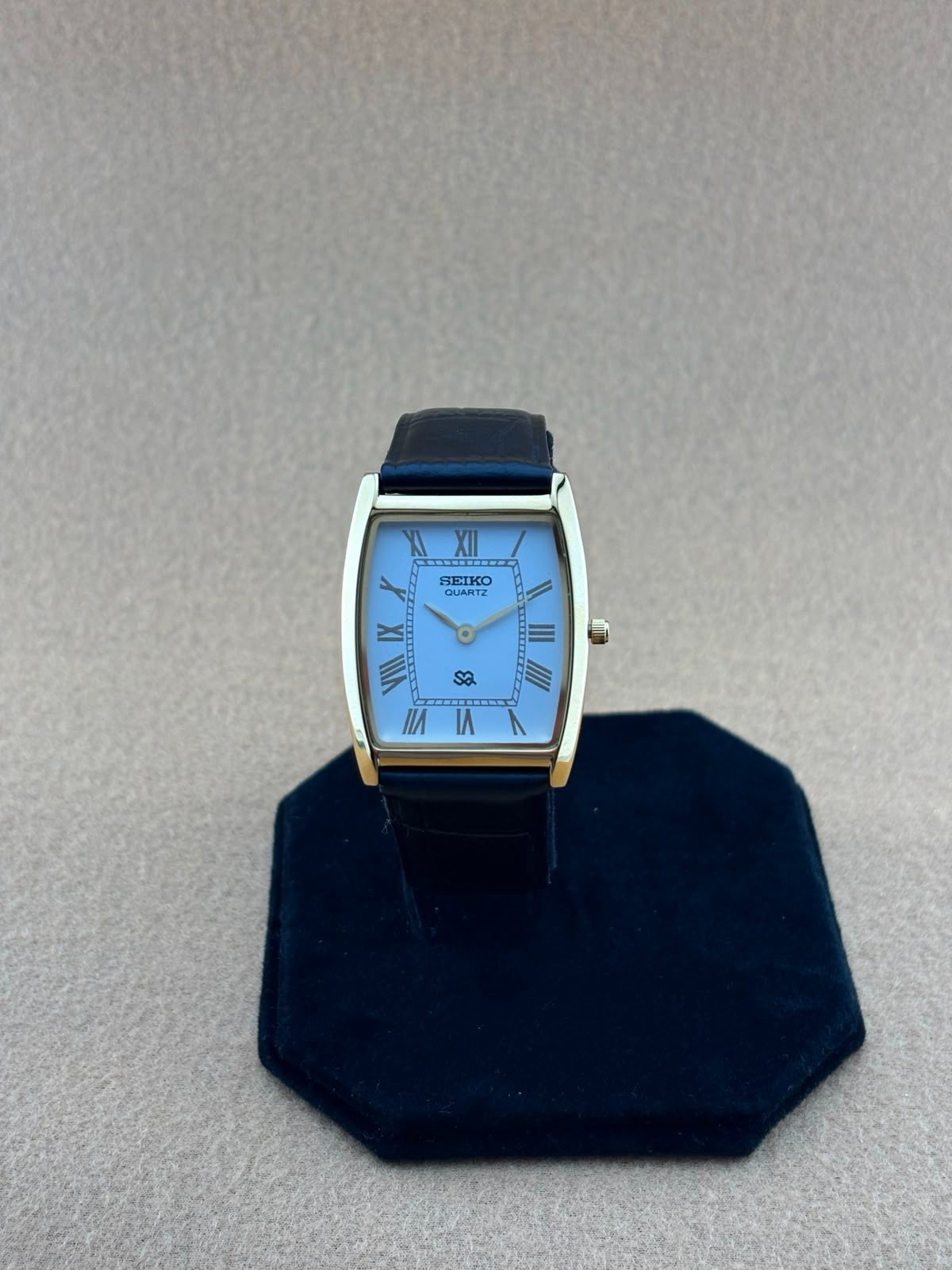 WHITE DIAL Vintage Seiko Slim Tonneau Tank Men’s Wrist Watch