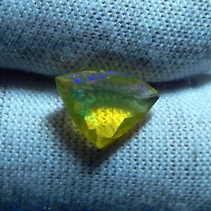 TOP 1.8ct IF Orange Fire Opal Bold Flash Natural Mined Unheated Faceted Trillion