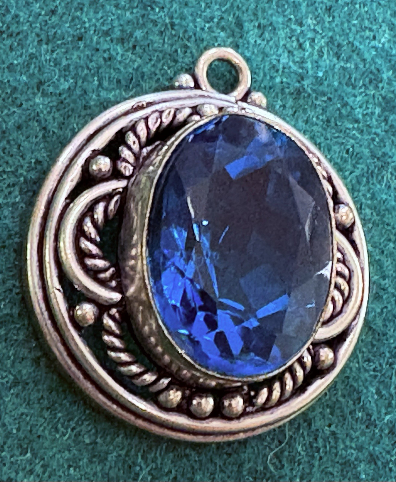 Vintage Beautiful Silver Tone Rhinestone Necklace Blue Center Stone