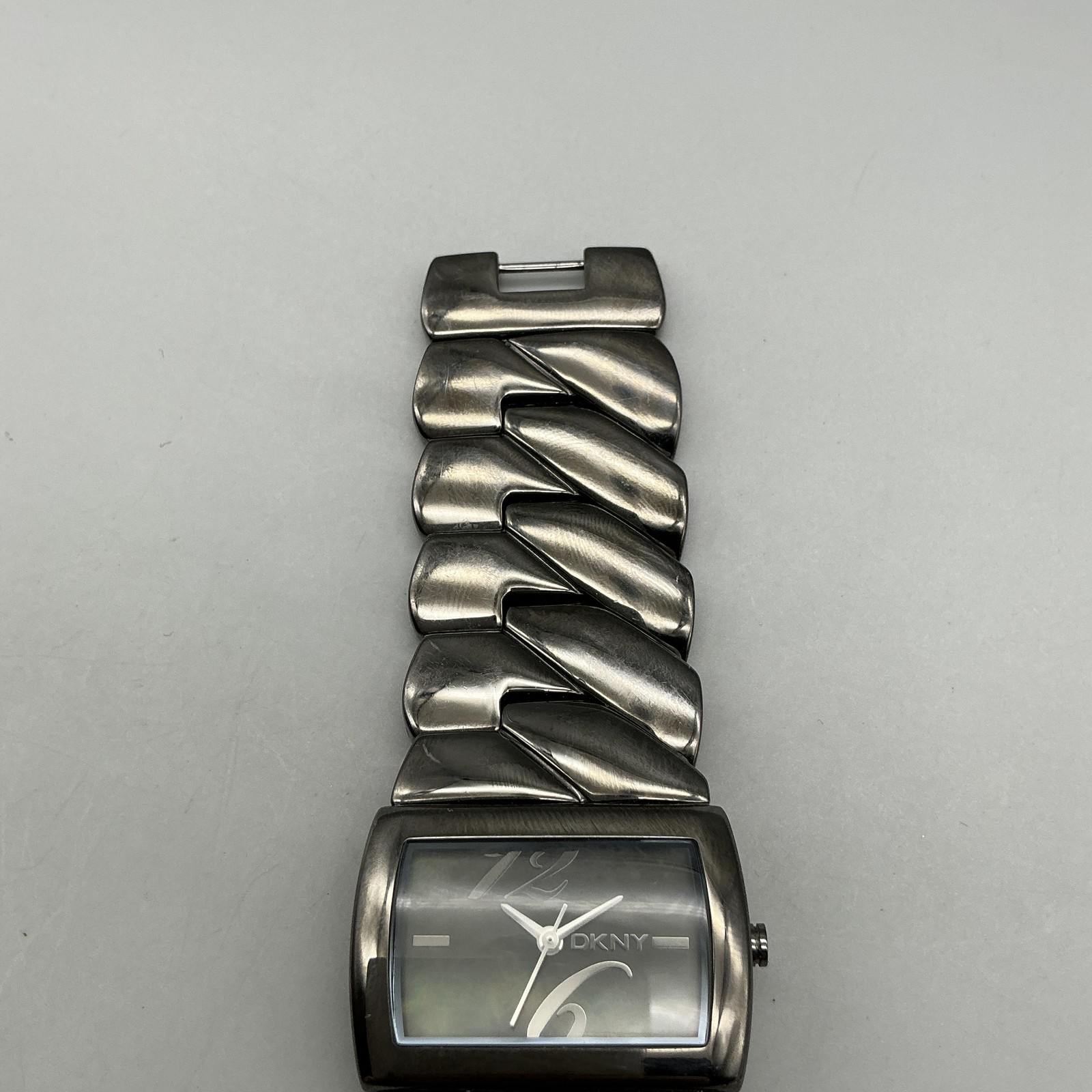 DKNY Womens Watch 33mm Silver Tone Stainless Bracelet W-2233 New Battery 7.5″