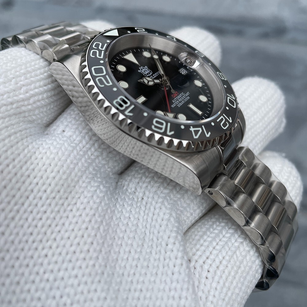 Steeldive SD1993, GMT, ‘Bruce Wayne’, NH34, Sapphire, Lume, 300m Diver, Diving