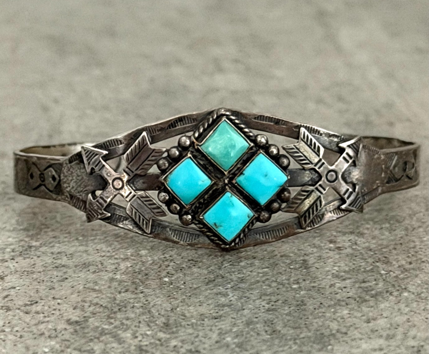 RARE Vintage FRED HARVEY era Navajo CROSSED ARROW Turquoise Sterling Bracelet