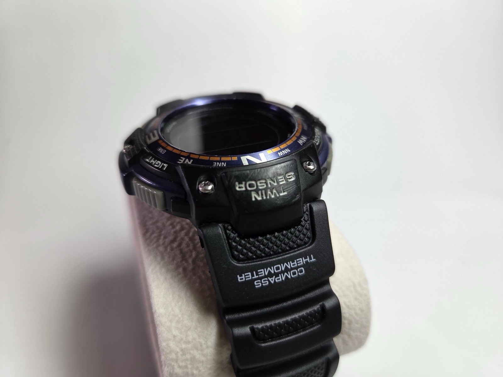 Casio SGW100 Twin Sensor Negative Display Compass Thermometer New Battery