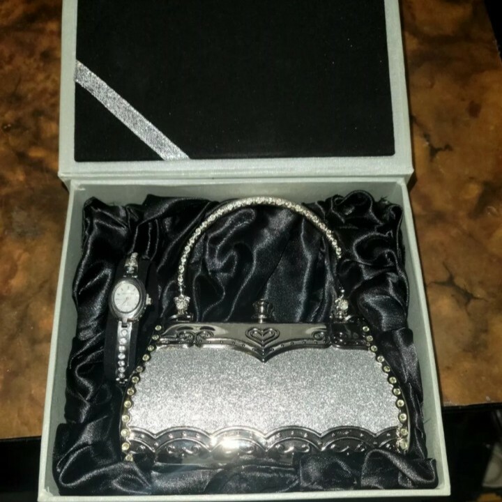 NEW VTG Limited Edition Manhattan by CROTON Rhinestone Bling Watch & Purse Set