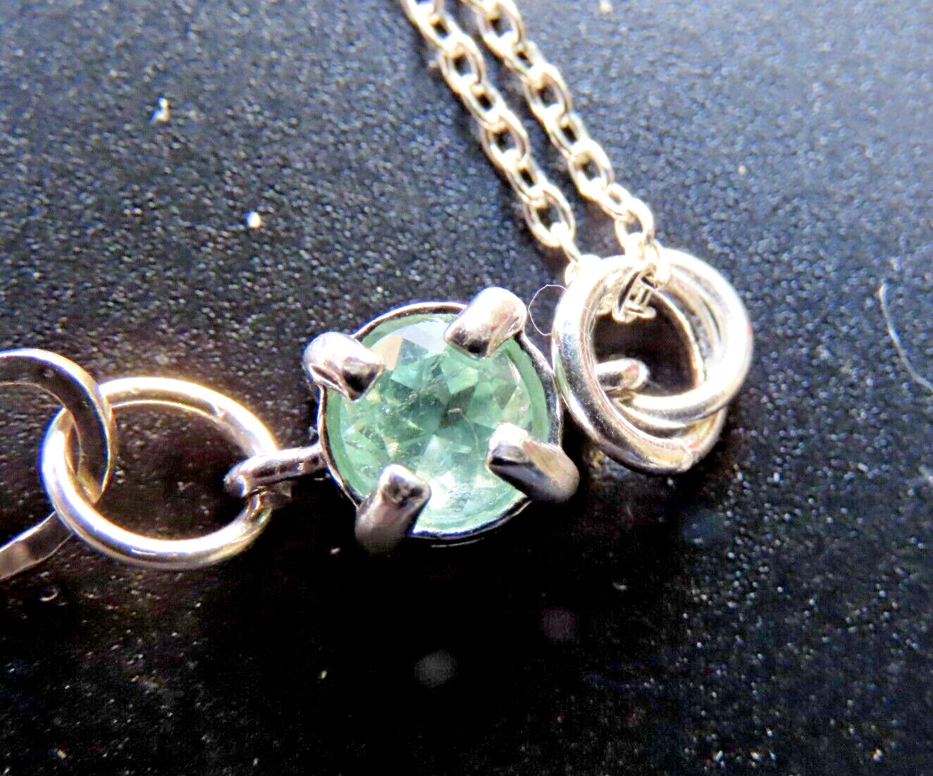 Colombian emerald pendant in 925 silver filigree
