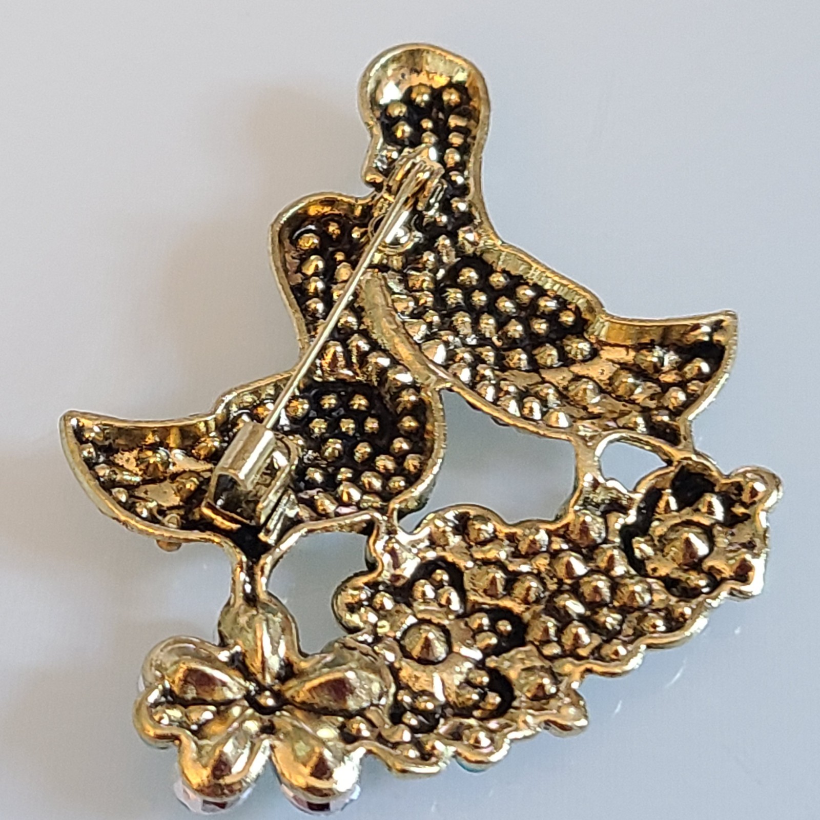 FAB DOUBLE DUCKS GORGEOUS BROOCH 2 1/2 INCHES MULTICOLORED FLOWERS AND AURORA Bs