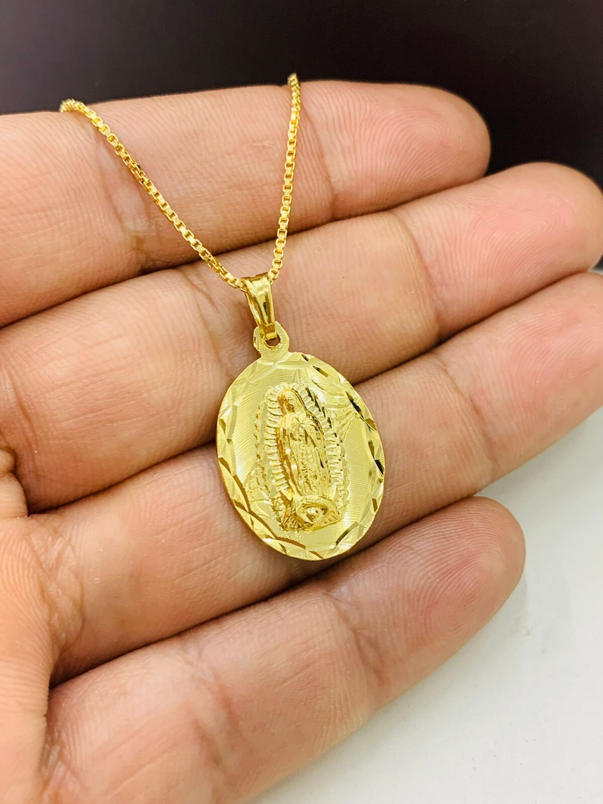 Medalla de La Virgen de Guadalupe 14k Gold F for Womens Mens 26×18 Box Chain 20″