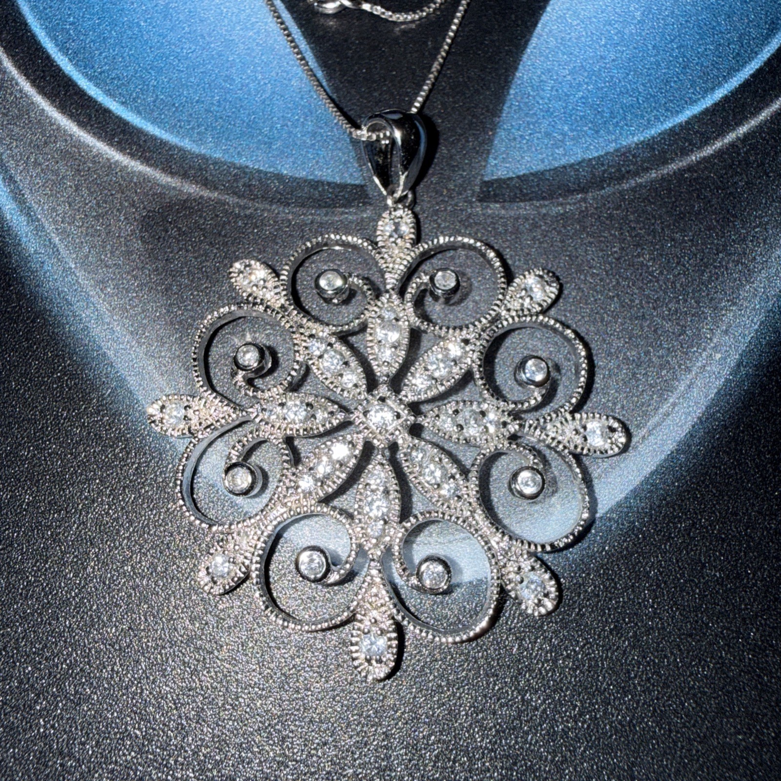 925 Sterling Silver Snowflake Pendant Chain Necklace