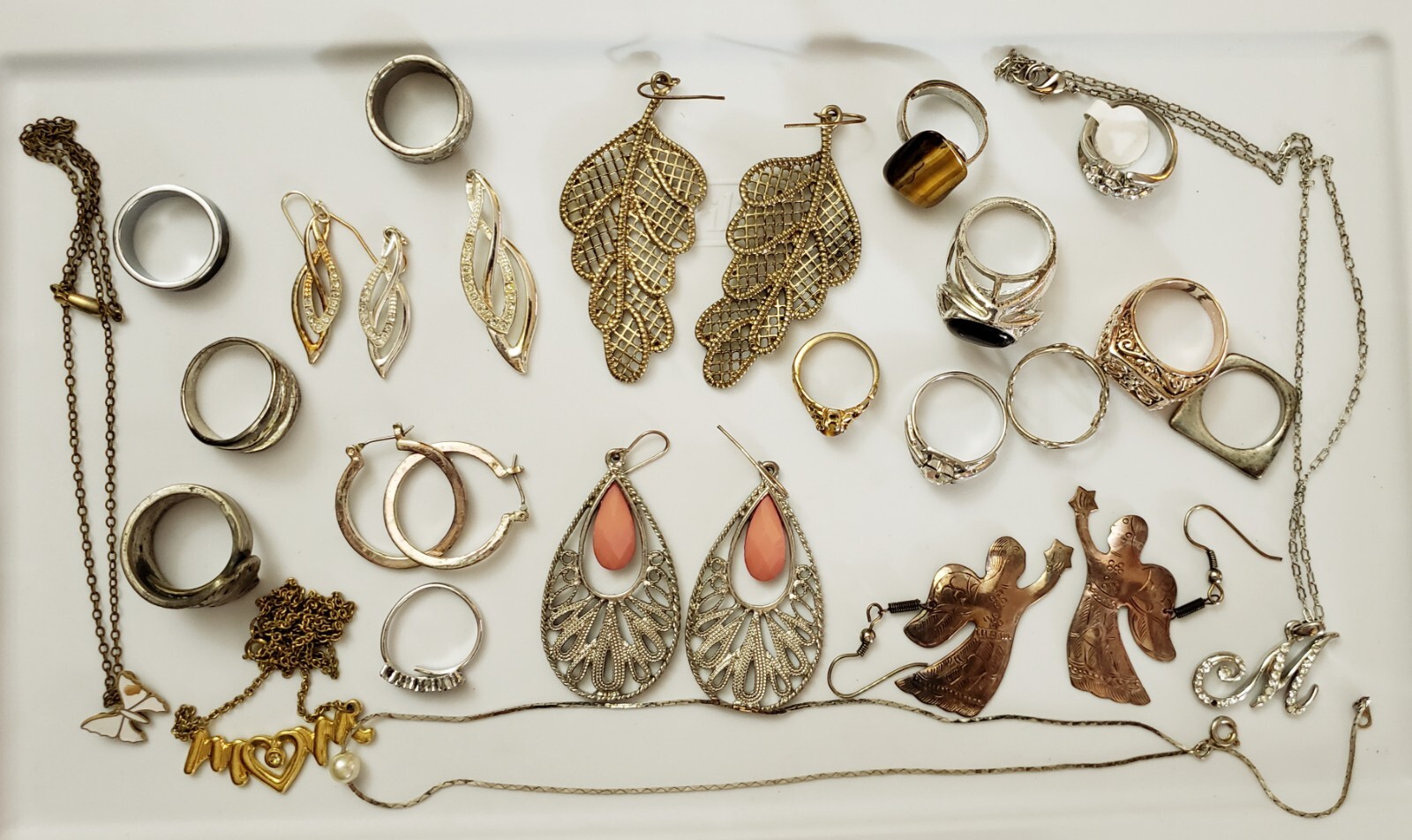 Large Lot Of Costume Jewerly Rings Dangle Earrings Necklaces Pendants 141 Grams